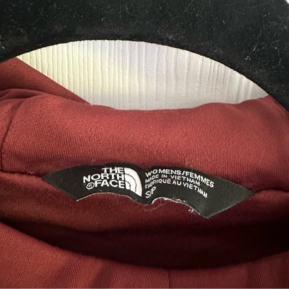 Size S The North Face Half Dome Quilted Hoodie Burgundy - Picture 7 of 7
